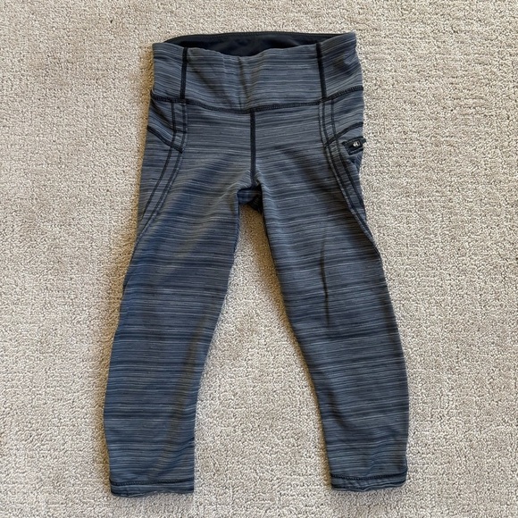 Lululemon Top Speed Crop - Picture 2 of 12
